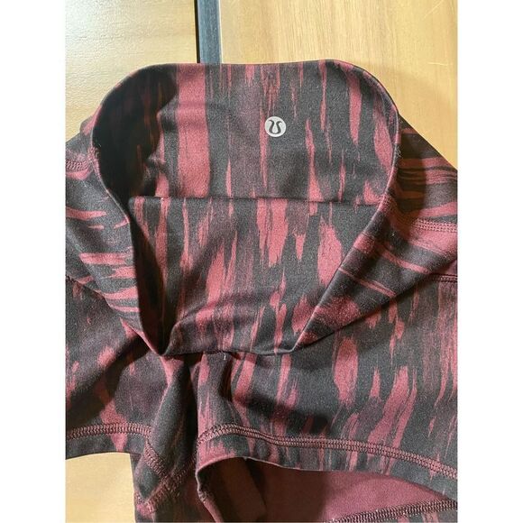 Lululemon Athletic Shorts‎ - Picture 3 of 5